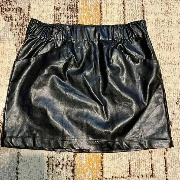 Wild Fable Faux Leather Mini Skirt - Picture 4 of 6